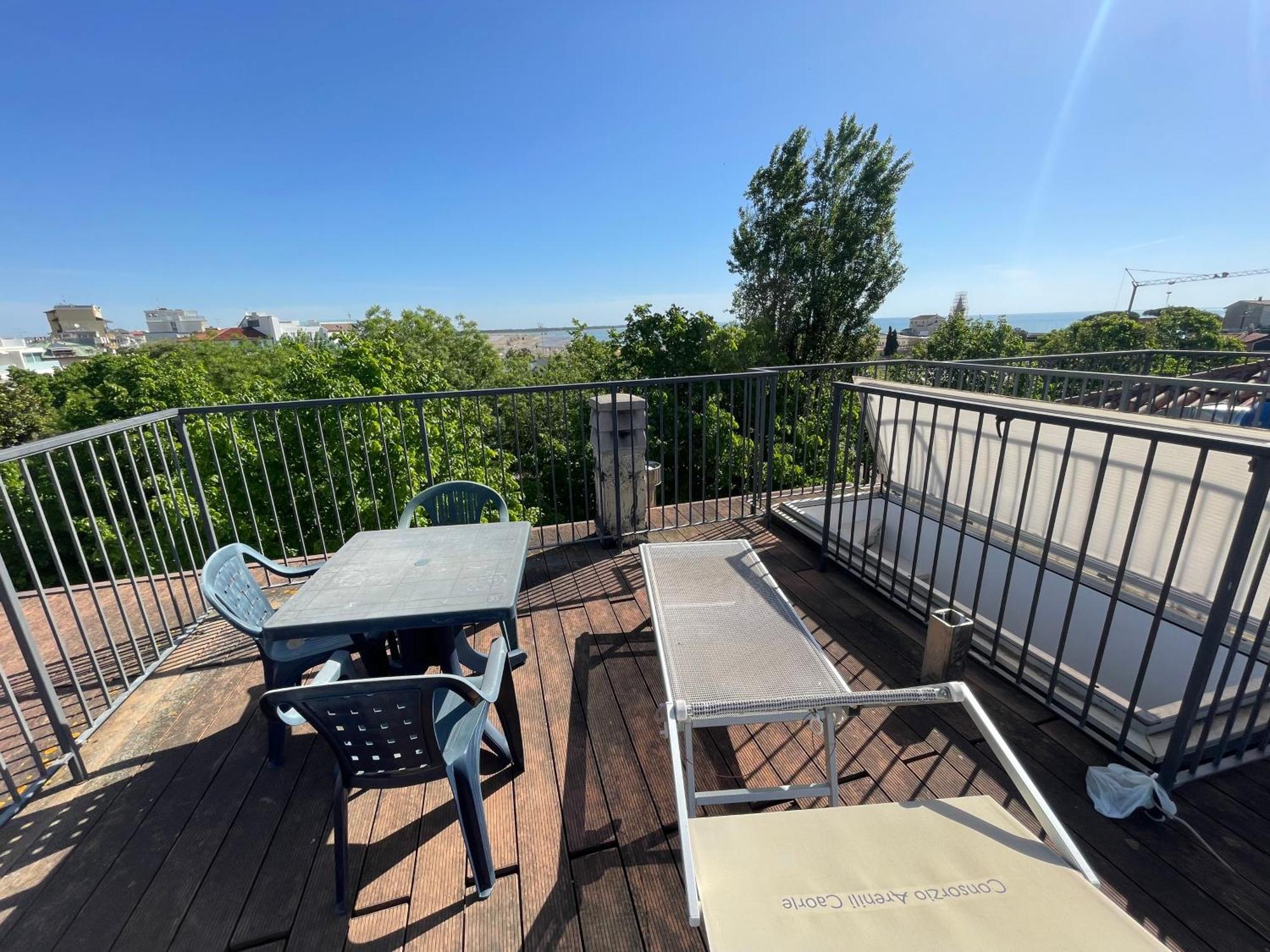 Reverso - Alloggi Con Solarium Vista Mare Caorle Exterior photo